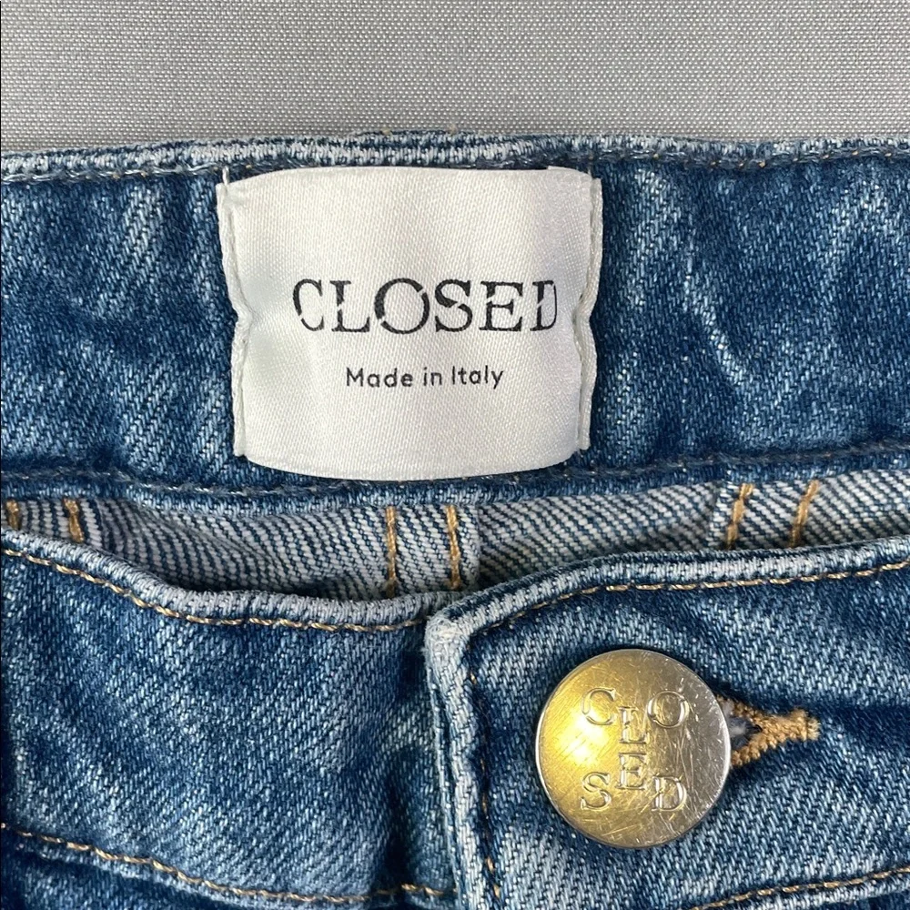 Closed slight distressing